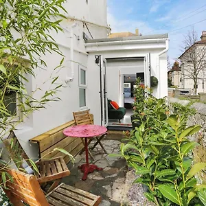 https://quirky-boutique-style-studio-space-parking.brighton-hotels-england.com